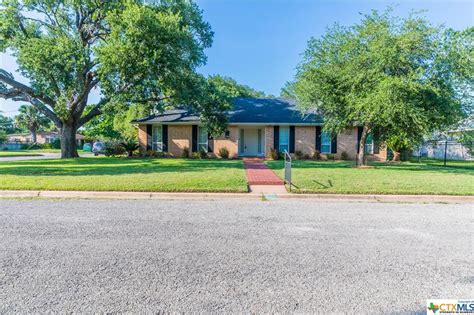 Zillow cuero tx - View 71 homes for sale in Cuero, TX at a median listing home price of $195,500. See …